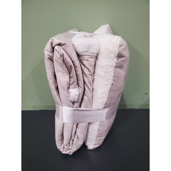 Mink sherpa throw and pillow set - Picture 3 of 6